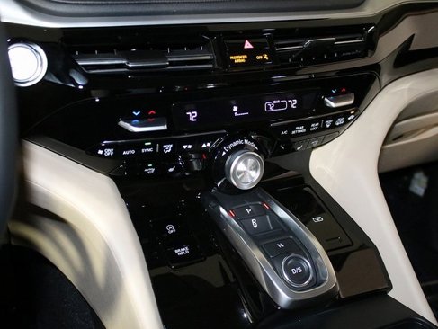 Used 2025 Acura MDX w/ Technology Package image 25