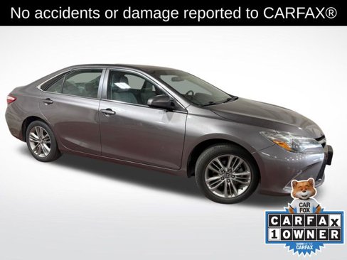 Used 2017 Toyota Camry SE image 3