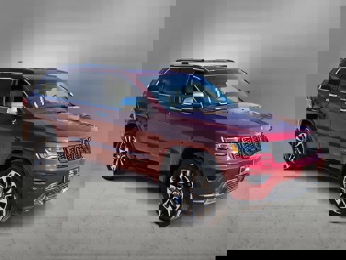 Used 2018 Jeep Grand Cherokee Limited w/ Luxury Group II image 2