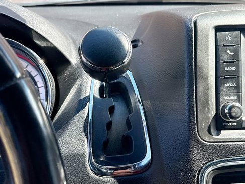 Used 2014 Dodge Grand Caravan SXT image 16