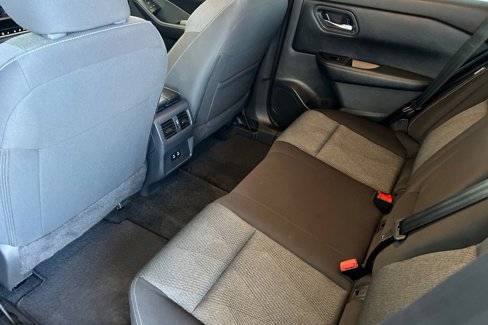 Used 2024 Nissan Rogue SV image 12