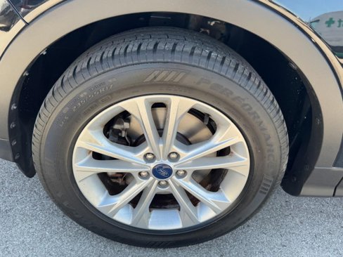 Used 2017 Ford Escape SE w/ SE Cold Weather Package image 7