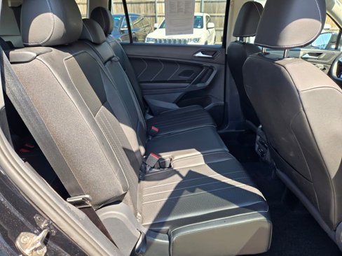 Used 2023 Volkswagen Tiguan SE image 9