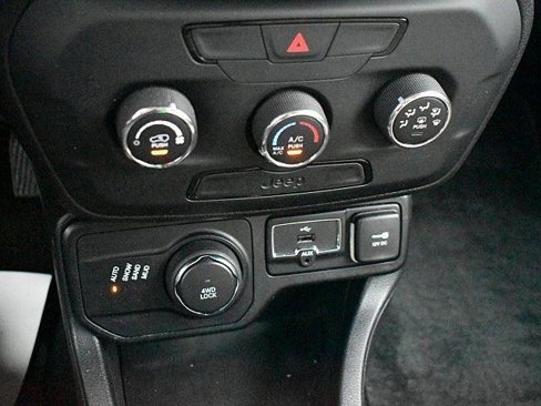 Used 2018 Jeep Renegade Sport w/ Power & Air Group image 11