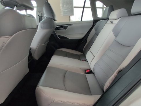 Used 2020 Toyota RAV4 XLE Premium image 21