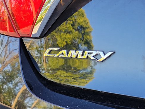 Used 2017 Toyota Camry LE image 6