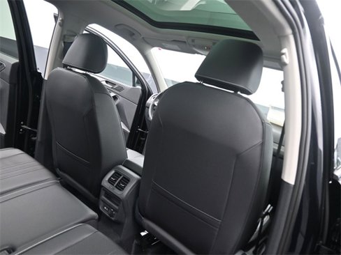 Used 2024 Volkswagen Tiguan SE image 24