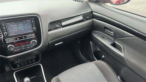 Used 2019 Mitsubishi Outlander ES image 26