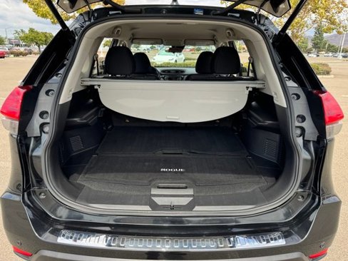 Used 2020 Nissan Rogue SV w/ Premium Package image 19