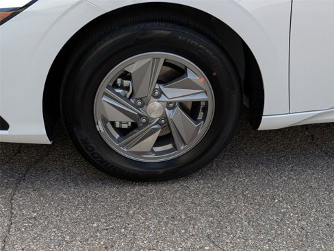 New 2025 Hyundai Elantra SE image 10