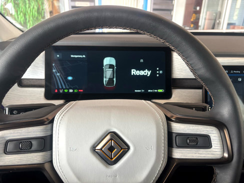 Used 2025 Rivian R1S Premium image 20