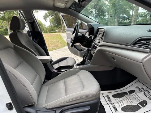 Used 2017 Hyundai Elantra SE image 17