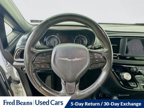 Used 2020 Chrysler Pacifica Touring w/ S Appearance Package image 13