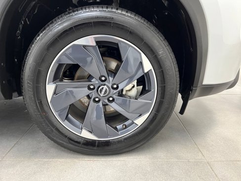 Used 2024 Nissan Rogue SV image 43