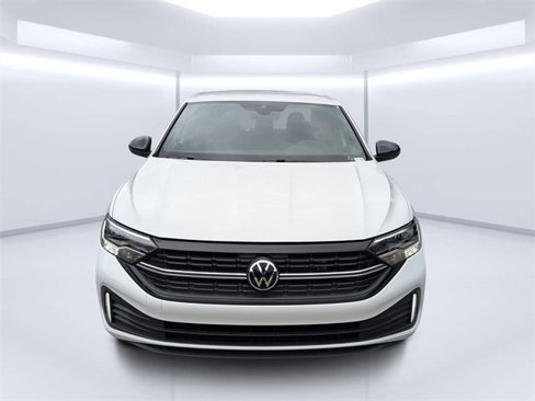 Used 2024 Volkswagen Jetta Sport image 8