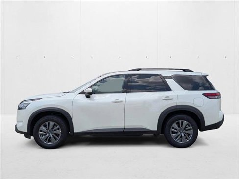 Used 2024 Nissan Pathfinder SV image 9