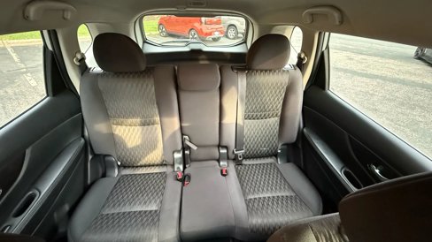 Used 2018 Nissan Rogue SV image 25