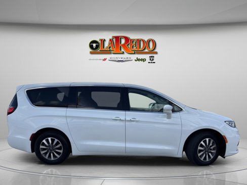 Used 2022 Chrysler Pacifica Touring-L image 8