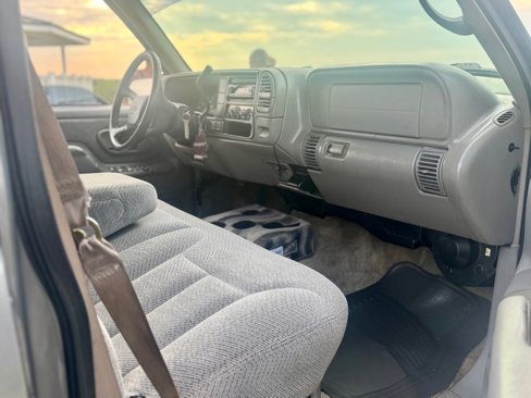 Used 1999 Chevrolet Suburban 4WD w/ Preferred Equipment Group 2 image 16