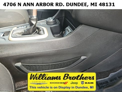 Used 2017 Jeep Cherokee Latitude w/ Cold Weather Group image 29