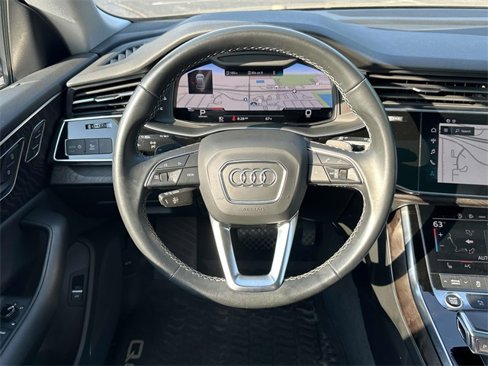 Used 2022 Audi Q8 Premium image 17