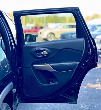 Used 2018 Jeep Cherokee Latitude image 14