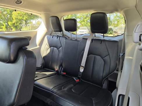 Used 2018 Chrysler Pacifica Limited w/ Advanced Safetytec Group image 11