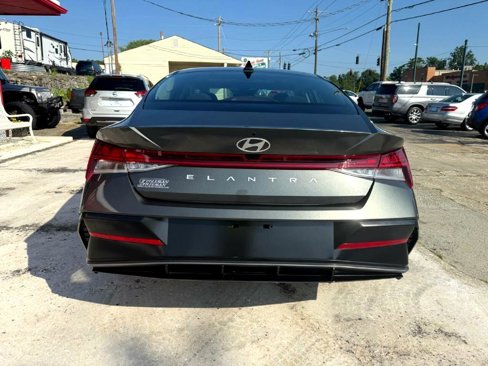 Used 2024 Hyundai Elantra SEL w/ Convenience Package image 8