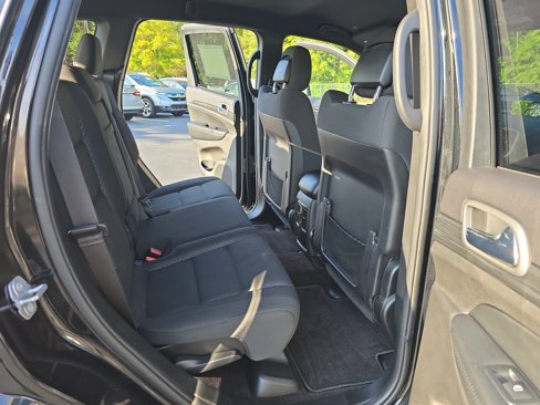 Used 2019 Jeep Grand Cherokee Laredo image 11