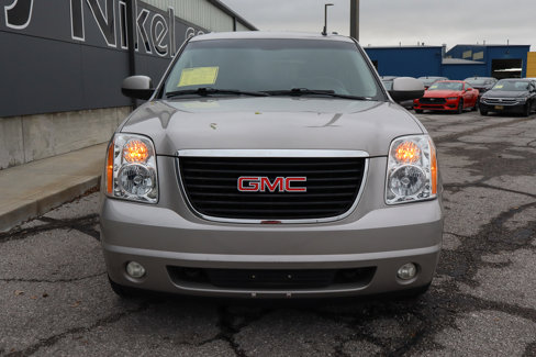 Used 2008 GMC Yukon XL SLT w/ SLT Preferred Equipment Group image 2