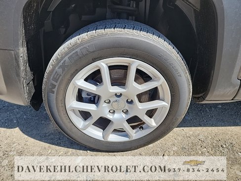 Used 2020 Jeep Renegade Latitude w/ Cold Weather Group image 29