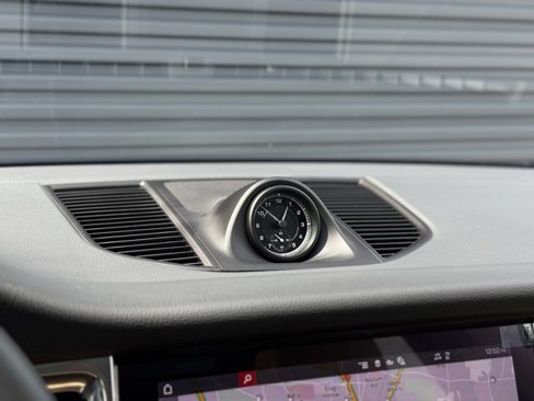 Certified 2025 Porsche Macan image 20