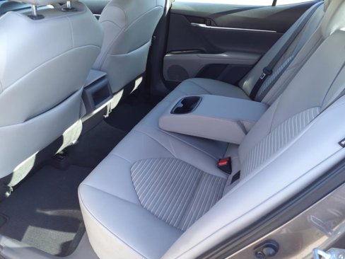Used 2022 Toyota Camry SE image 11
