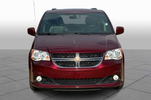 Used 2017 Dodge Grand Caravan SXT image 3