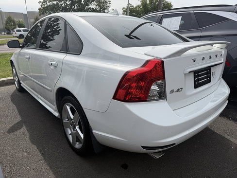 Used 2010 Volvo S40 T5 R-Design image 4
