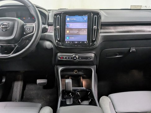 Used 2023 Volvo XC40 Recharge Core image 21