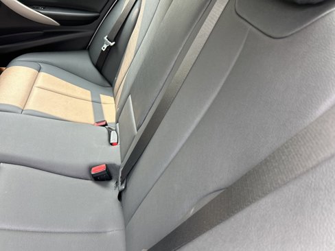 Used 2018 BMW 320i xDrive Sedan w/ Convenience Package image 9