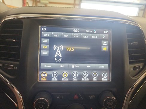 Used 2018 Jeep Grand Cherokee Overland image 16