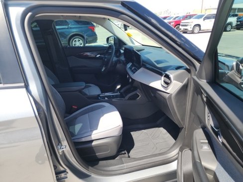 Used 2025 Chevrolet TrailBlazer LT w/ Convenience Package image 26