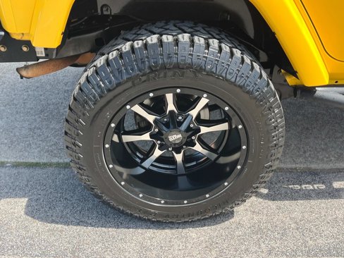 Used 2015 Jeep Wrangler Unlimited Sahara w/ Connectivity Group image 9