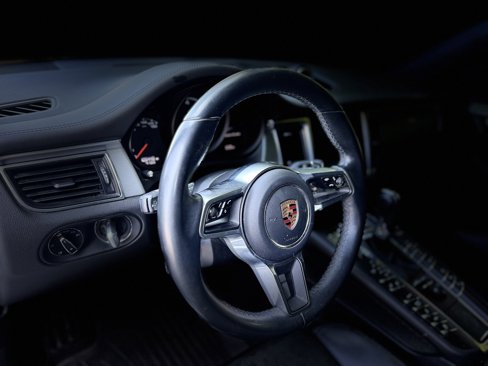 Used 2017 Porsche Macan Turbo image 20