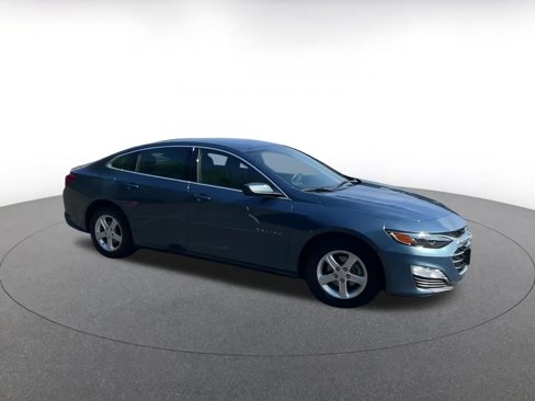 Used 2024 Chevrolet Malibu LT image 2