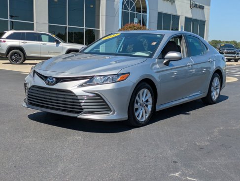 Used 2024 Toyota Camry LE image 4