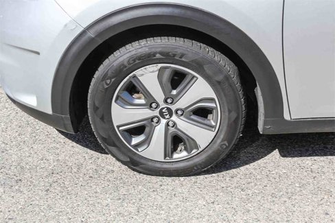 Used 2019 Kia Niro LX image 9