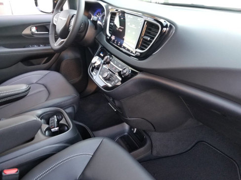 New 2026 Chrysler Voyager LX image 11
