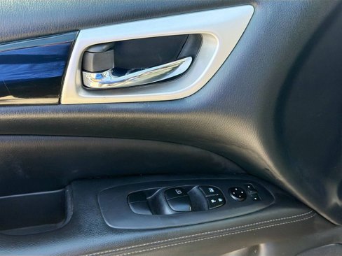 Used 2020 Nissan Pathfinder S image 18