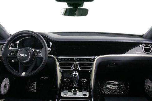 New 2025 Bentley Flying Spur Plug-In Hybrid image 4