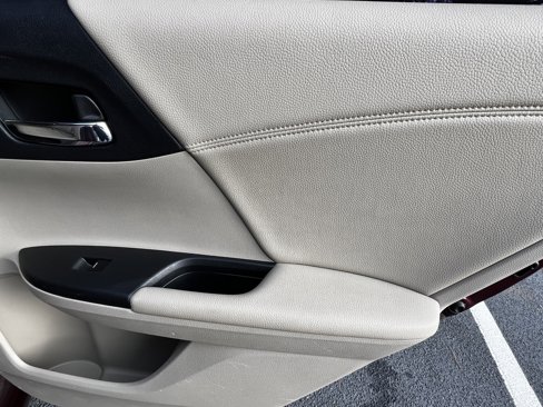 Used 2016 Honda Accord EX image 38