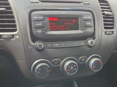 Used 2017 Kia Forte LX image 12