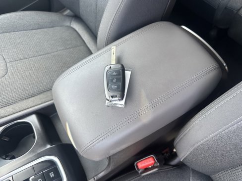 Used 2020 Hyundai Santa Fe SE image 21